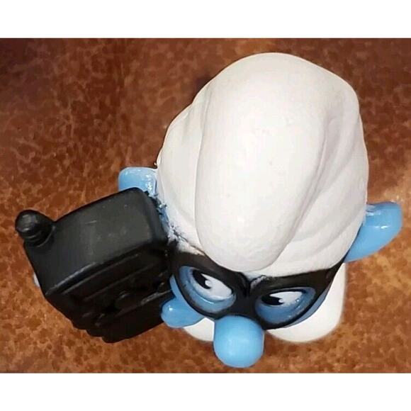 2.75 Inch 2011 Brainy SMURF Figurine Cell Phone McDonalds Kids Toy Collectible - Picture 5 of 8